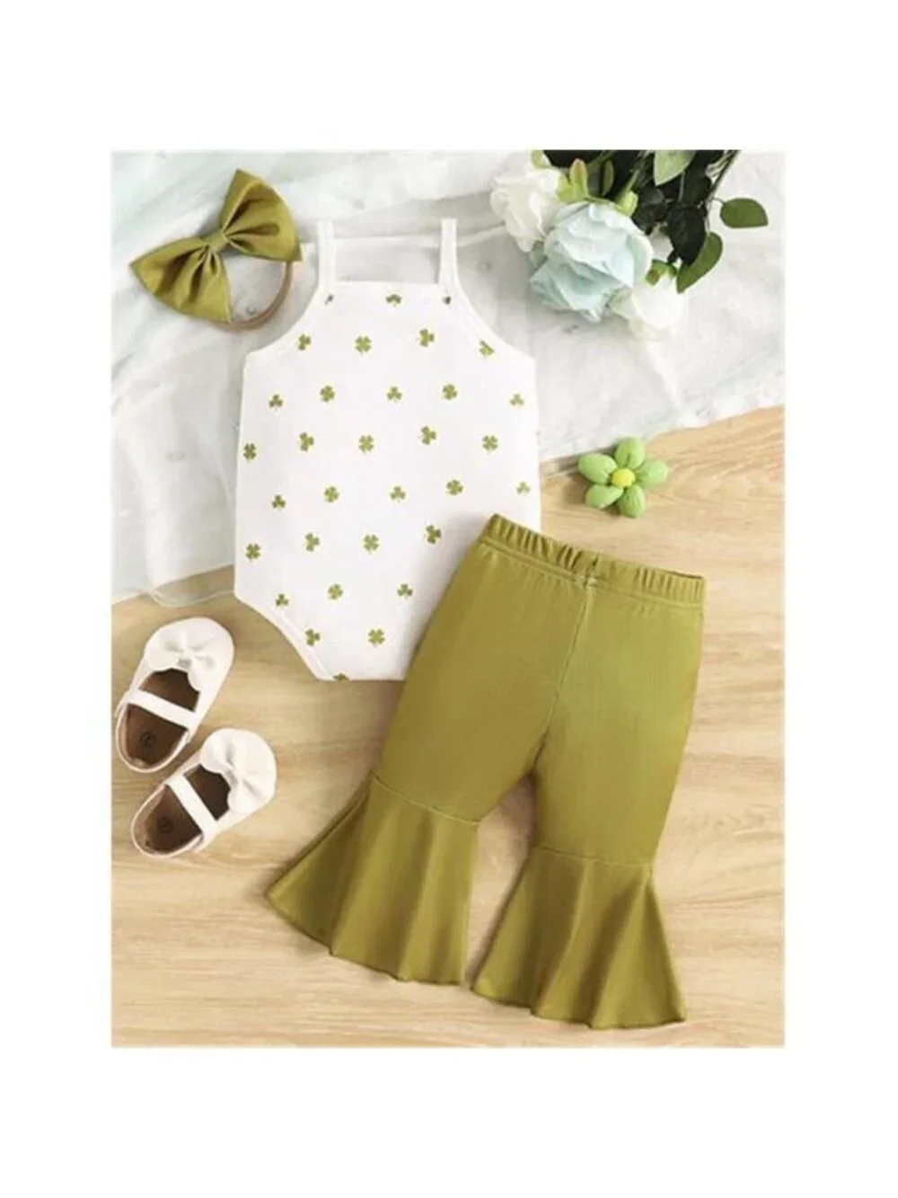 A Classy Chic Boutique *features buttoned